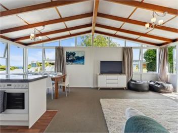 Kinloch Lake (Bachcare) - Taupo