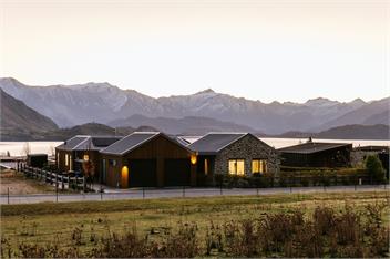 Te Moana | Lake Views | Sleeps 7 - Wanaka