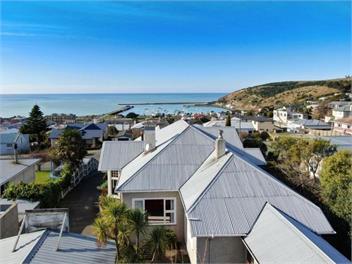 3 Bedroom Victorian Villa with Sea Views - OAMARU 