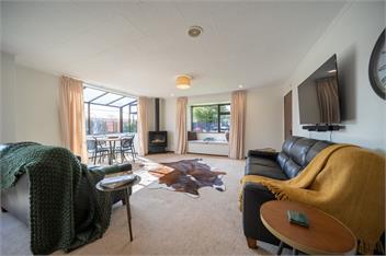 Matai by the Lake (Bachcare) - Te Anau