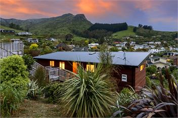 Mariners Lookout: Modern Cass Bay Escape with Stunning Views - Christchurch
