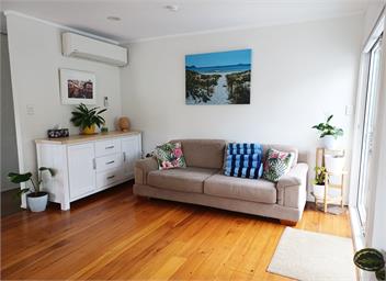 Private Beach Oasis with Heated Pool & Jacuzzi - North Shore, Auckland