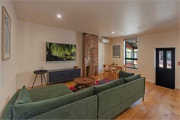 Bridge St. Apartment 2 - Nelson 