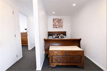 Comfy Raglan Base — Walk to Beach & Village - Roberts St - Family home (Upstairs) - Raglan