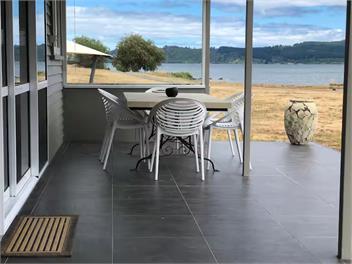 Absolute Lakefront - Taupo