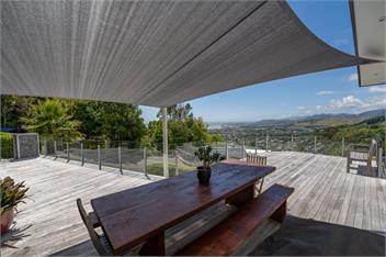 MODERN HILL TOP HOUSE | Amazing Views & Space | Sleeps 10 -