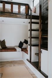 Kanuka Terrace - The Little Black House -