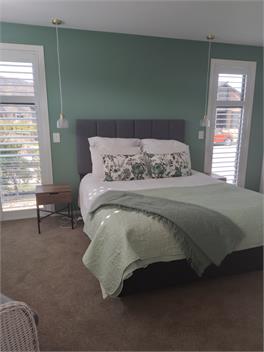 Central Cromwell Charm -