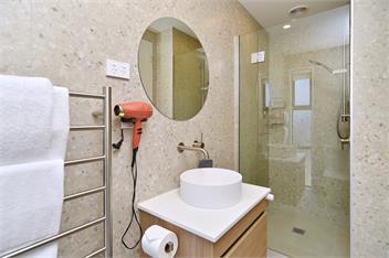 City-side Riccarton, Walk to Mall - Matai St West -