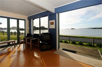 Oakura Beachfront, wifi & kayaks - Oakura Bay