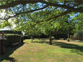 Swallow Gardens Retreat - 'Swallow's Wing' Apartment - Rangiora