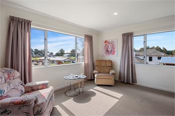 Adventure Sika - Relax on the deck with views - Taupo