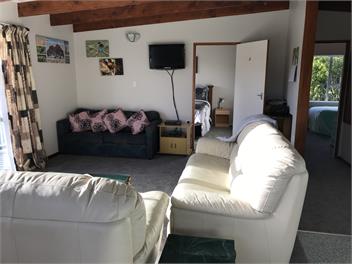 Anglem House & Car - Stewart Island