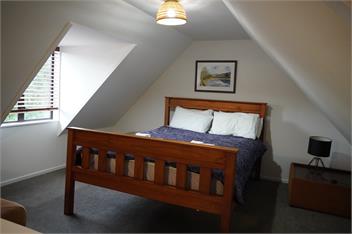 House handy to lake and township - Wanaka