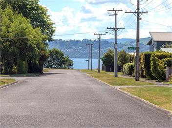 Family at Wharewaka (Bachcare) - Wharewaka