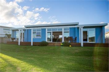 Waterfront Wonder (Bachcare) - Matarangi