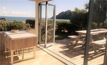Blue Berry Bach - Stunning beach front location - Hihi