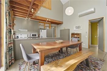Great for families & groups, walk to town & lake - 