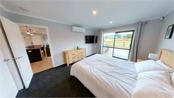 Three homes side by side for 36 people - ohakune