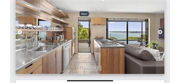 Manu bay living the dream - Raglan