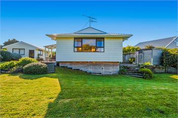 Waikanae Waves (Bachcare) - Waikanae Beach