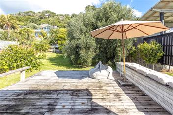BACH ON THE BEACH - Coast & Country - Waiheke Island