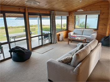 Viv's place, Kinloch, Lake front, with Marina berth. - Taupo
