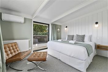 Lake Terrace Lodge - Award Winning Luxury Home - TAUPO