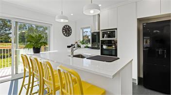 The Whitehouse (Bachcare) - New Plymouth