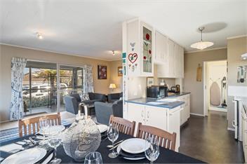 Kinder Cottage - Taupo - Private fully fenced back yard, close to shops - Taupo