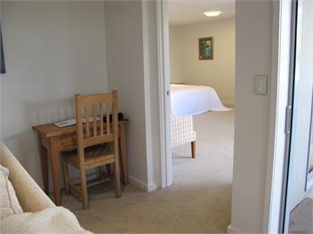 Gem by the Sea 2 Min Walk to Beach & Cafes - Auckland