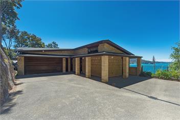 Tokongawa Retreat - Views, Pools, Serenity! - Tasman