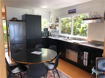Oakura Bay Absolute-Beachfront Holiday Home - Northland