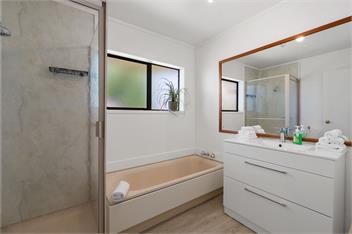 Lakeside Serenity (Bachcare) - Taupo