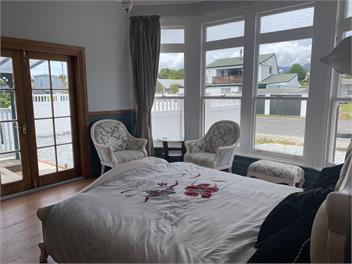 Stunning villa a few minutes walk from the picturesque Constance Bay - West Coast