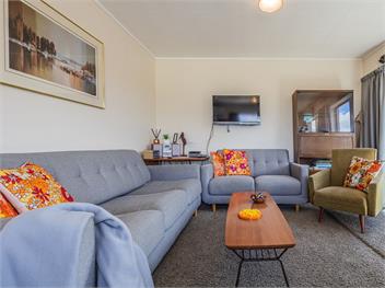 Central Riverside Retreat (Bachcare) - Taupo Central