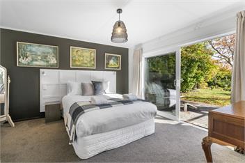 Bayview - Relax in the Hot Tub or Cross the Street to the Lake! - Taupo