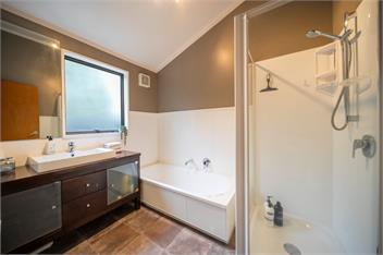 Townhouse Retreat (Bachcare) - Te Anau