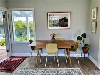 Sunny home with self-contained cabin - Napier