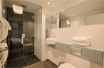 Panoramic Escape | 2BR 2BA Apt with Balcony - Queenstown