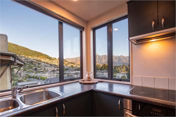 Central Home | Lake Views | 3 Bedrooms | Free WIFI - Queenstown