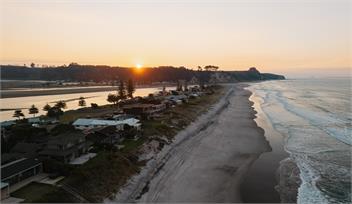 Pukehina Beach. Accommodating 19 guests. - Tepuke