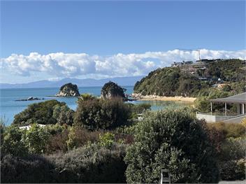 Rose's Kaiteriteri Bach - 