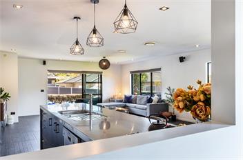 Riverside Retreat - spa pool, table tennis, riverside! - 