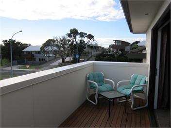 Omanu Beach Family Home -