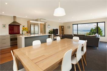 'Commodore' - Nelson Sea View Holiday Home - Nelson