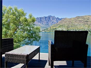 On the Lake , Remarkable Views - Queenstown