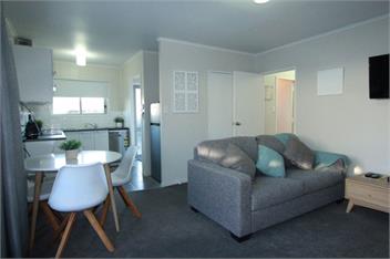 Central Hinemoa St Flat with Spa - Rotorua