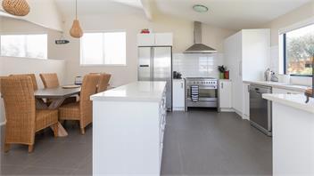 OMAHA HARBOUR VIEWS - Winter Special Rates Luxurious home overlooking golf course and inlet - Matakana