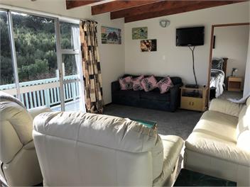 Anglem House & Car - Stewart Island